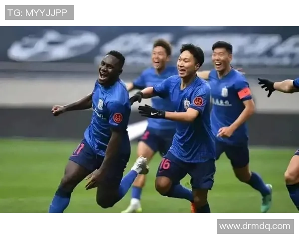 上海篮球队状态引发热议球迷对球队表现的不同看法与期待